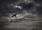 Flyvesikkerhed. Det bliver lovligt at flyve i moderate askemængder, hvis særlige forholdsregler overholdes. 