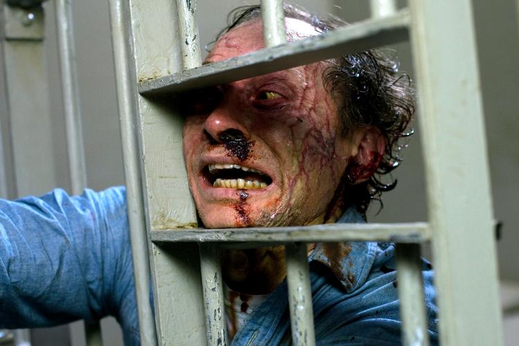 Zombierne i 'The Crazies' er så mekanisk morderiske, at hvert et bøh kan forudsiges i kedsomhed. Hvorfor skulle den film dog genindspilles? Foto: UIP 