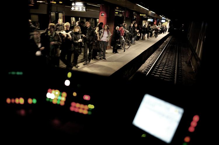 Afgang. Ventende på Kystbanen kan nu se frem til flere rettidige tog, hvis det går, som et flertal i Folketinget har vedtaget. (Arkivfoto) 