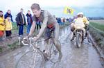 brostenshelvede. Rolf Sørensen fanget på en mudret pavé i klasikkeren over dem alle - Paris-Roubaix. 