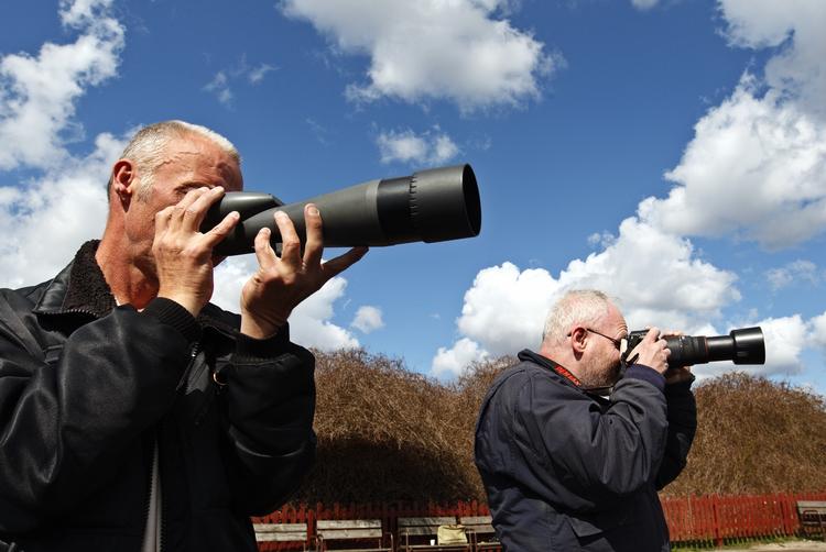 Flyglæde. Flyspotter René Hansen og Michael Kjærgaard er på pletten igen på Flyvergrillen ved Kastrup, når de store maskiner brøler forbi. 
