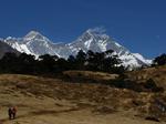 Skønhed. Fra afstand ser Mount Everest smuk ud, men der ligger efterladenskaber fra bjergbestigere på toppen. 