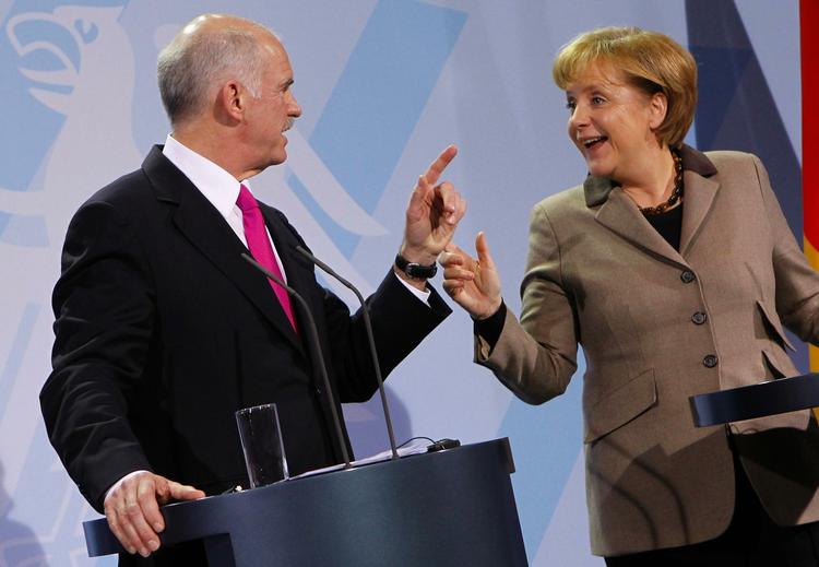 Hjælpepakke. Den tyske forbundskansler Angela Merkel vil kun yde lån til den græske regeringschef George Papandreou under »strikse betingelser«. 