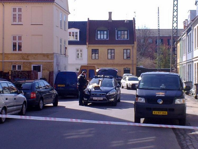 Efterforskning. Politiet afspærrede efter røveriet området ved Hallandsgade. 