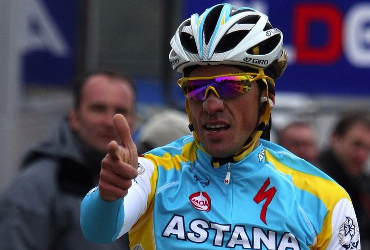 ANGREBSLYSTEN. Alberto Contador er klar til at folde sig ud, når rytterne i morgen rammer bjergene, 