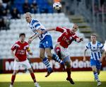 duelspil. OB's Hans Henrik Andreasen i kamp mod Kaimar Saag fra Silkeborg i dagens superligakamp. 