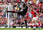 Arsenal's Mikael Silvestre (th) og Manchester City's Patrick Vieira. 
