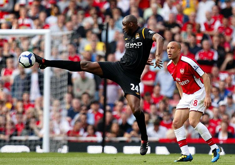 Arsenal's Mikael Silvestre (th) og Manchester City's Patrick Vieira. 