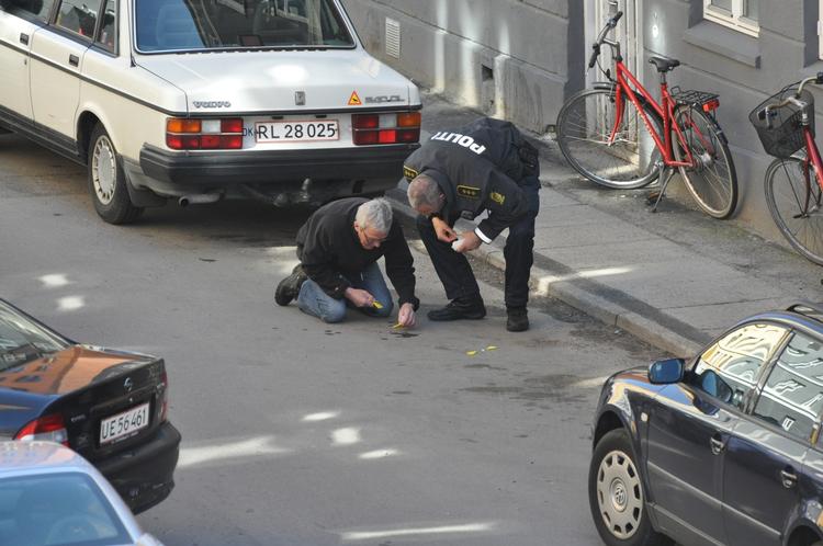 Gerningssted.Politiets teknikere på Hallandsgade hvor røveren blev skudt. 