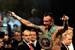 brutalt. »One hell of af fight«, kalder de britiske kommentatorer kampen mellem Mikkel Kessler og Carl Froch. Her ses den stolte danske vinder med VM-bæltet. 