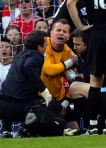 skulderskade. Manchester Citys førstemålmand Shay Given bliver skiftet ud i kampen mod Arsenal med en forvreden skulder. 