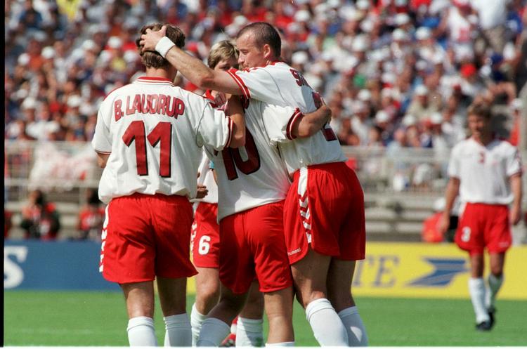 Videre. Danmark tabte til Frankrig, men blev alligevel klar til 1/8-finalen mod Nigeria. Arkivfoto. 