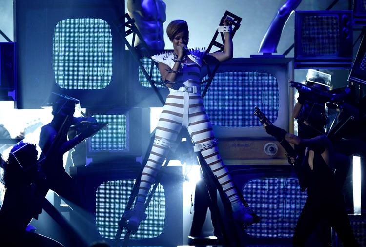 Rihanna. Her fotograferet i forbindelse med en prisuddeling i Los Angeles i november. 
