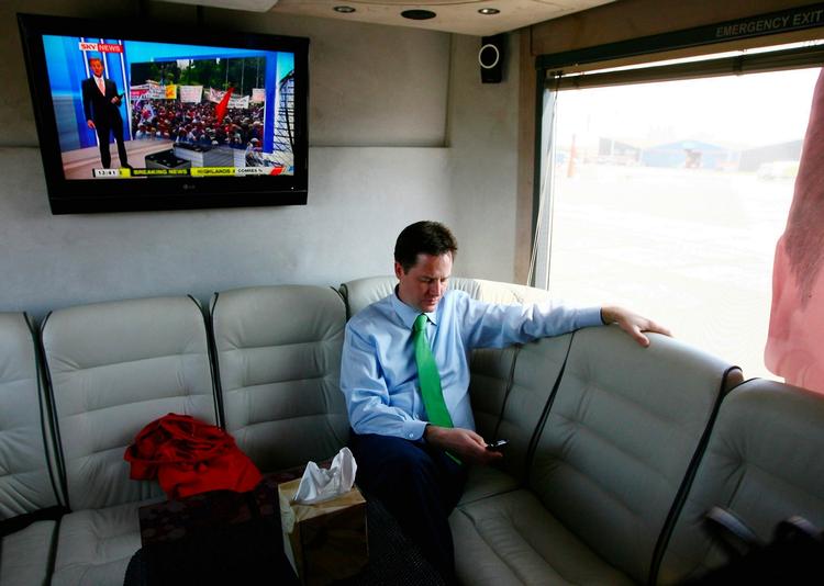 Twitterkandidat. Der er valgkrig på kniven frem til 6. maj, hvor briterne skal vælge mellem Labours kandidat, premierminister Gordon Brown, den konservative David Cameron og Liberaldemokraternes spidskandidat, Nick Clegg (bill.). Foto: Gareth Fuller 