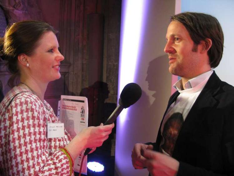 Alle medier var ude efter Noma-køkkenchef René Redzepi, der måtte tage et øjeblik for sig selv. 