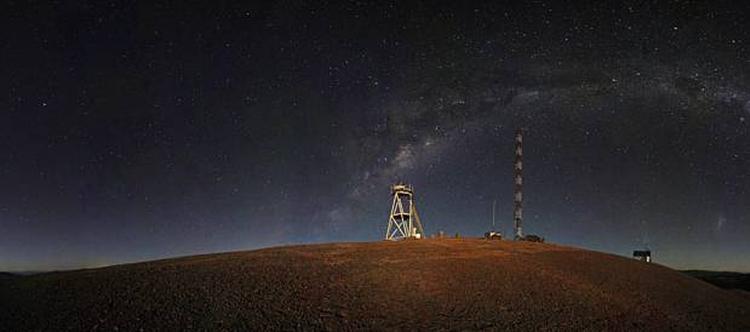Bjergkikkert. Her, på toppen af bjerget Cerro Armazones i Chile, skal verdens største rumteleskop bygges. 