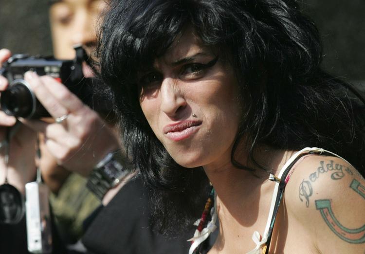Faldet. Amy Winehouse ses her på foto fra marts sidste år i forbindelse med en retssag i London. 