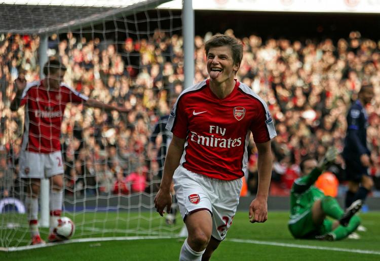 målfejring. Efter en lidt mat start for Arsenal har Andrei Arshavin haft succes på det seneste. Men lige nu er russeren ude med en skade. Arkivfoto. 