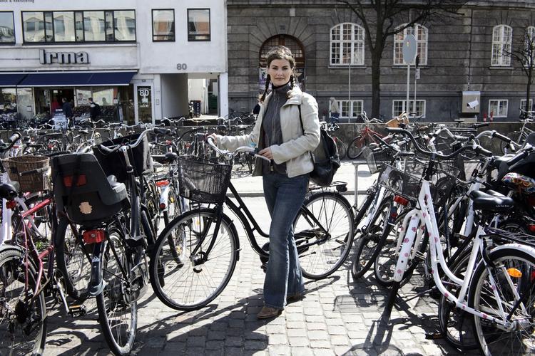 Cykelglad. Charlotte N. er glad for at cykle og efterlyser, at de danske cykeltyve får en lærestreg. 
