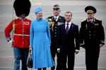 Modtagelse. Dmitrij Medvedev blev modtaget af dronning Margrethe, da han som den første russiske præsident nogensinde indledte sit historiske statsbesøg i Danmark. 
