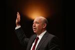 Skoleret. Goldman Sachs topchef Lloyd Blankfein måtte i 10 timer forsvare bankens politik under finanskrisen ved en kongreshøring. 