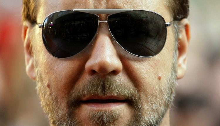 HIDSIG. »Jeg dræber dig med mine bare hænder«, skal 46-årige Russell Crowe have meddelt 'Gladiator's producer i forbindelse med en strid om løn. 