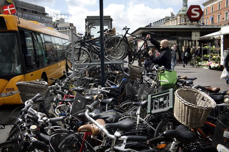 Slaraffenland. Cykeltyve i Danmark har næsten frit spil. Manden på billedet har intet med sagen at gøre. 
