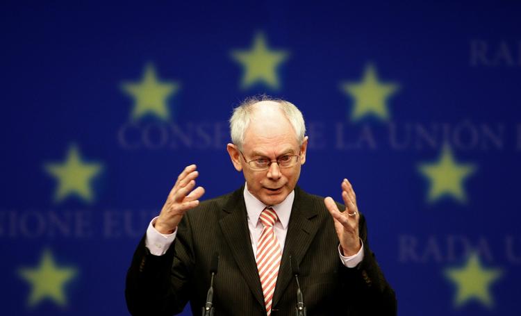 Krise. EU-præsident Herman Van Rompuy lover, at de eurolande og IMF snart har forhandlet en hjælpepakke til Grækenland på plads. 