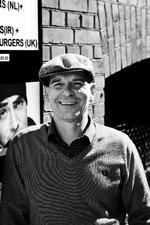 Så er det sket. Den sidste røde bastion er faldet. Det er Anders Foghs skyld, forklarer Jesper Nordahl, der har forvist Røde Mor til fordel for en talentkonkurrence. På 1. maj. Privat foto 