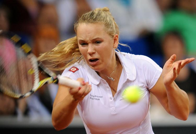 Wozniacki har tidligere på året været i fuldt firspring, men i turneringen i Stuttgart var hun tydeligt hæmmet af sin ankelskade. 