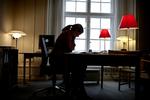Vent. Helle Thorning-Schmidt bør se tiden an, før hun præsenterer en ny økonomisk hjælpepakke, mener Ørskov. 