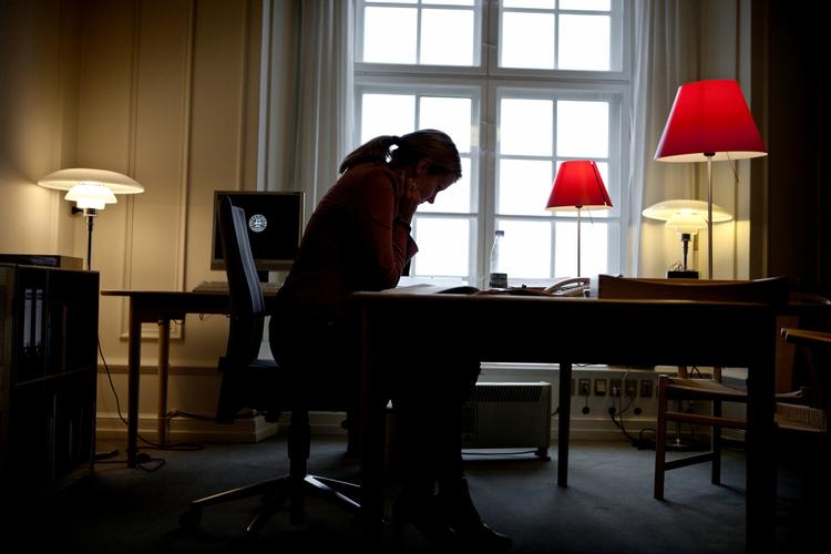 Vent. Helle Thorning-Schmidt bør se tiden an, før hun præsenterer en ny økonomisk hjælpepakke, mener Ørskov. 