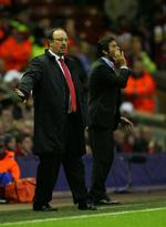 resignation. Rafael Benitez (tv) på sidelinjen sammen med Atletico Madrids træner Enrique Sanchez Flores under Liverpools sidste europæiske optræden i denne sæson. 