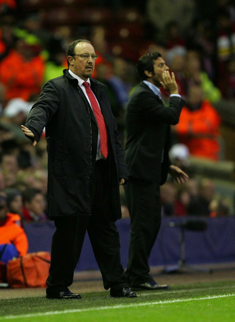 resignation. Rafael Benitez (tv) på sidelinjen sammen med Atletico Madrids træner Enrique Sanchez Flores under Liverpools sidste europæiske optræden i denne sæson. 