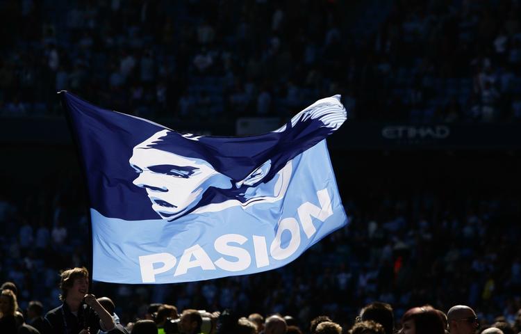 passion. Manchester Citys tilhængere har taget den argentinske kriger Carlos Tevez til deres hjerter. Arkivfoto. 