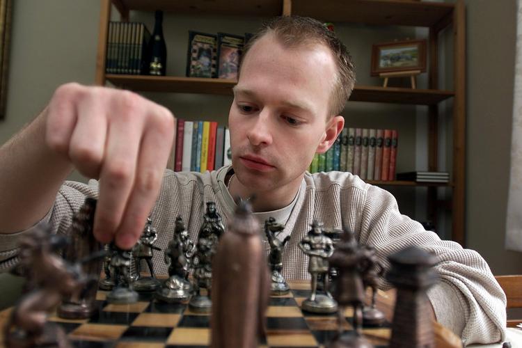 Prisvinder? For de tre første djævlebøger har Kenneth Bøgh Andersen modtaget to Orlapriser samt Boghandlermedhjælpernes Børnebogspris. Mon ikke der også falder noget af til 'Ondskabens engel'? 