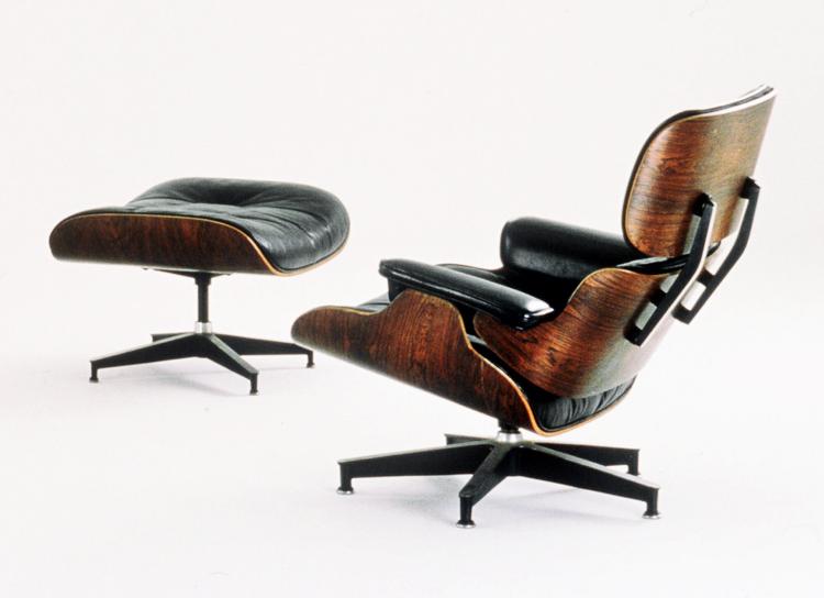 Forstørret. Charles og Ray Eames' kendte lænestol er blevet opdateret til vor tids højere mennesker. Efter en langvarig proces er stolen blevet større, uden at proportionerne er ændret. Foto: AP 