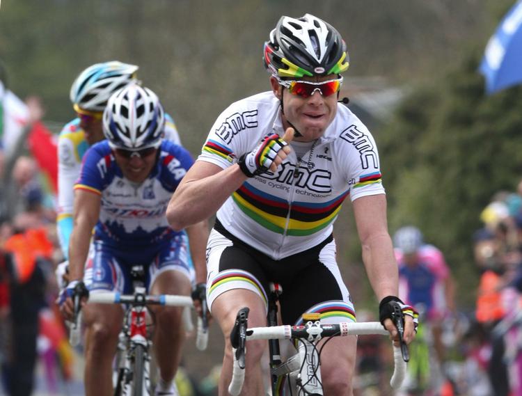 NØDHJÆLP. Cadel Evans satser stærkt på at vinde Giro d'Italia og får nu hjælp fra uventet front. 