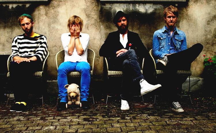 Alle seks sange på Rumour Said Fires debut-ep rummer øjeblikke, hvor man pludselig må spidse ører. 