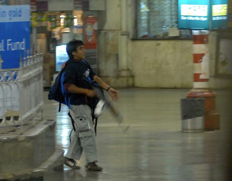 Pakistaneren Mohammad Ajmal Kasab har trukket sin tilståelse i forbindelse med Mumbai-skyderiet sidste år. 