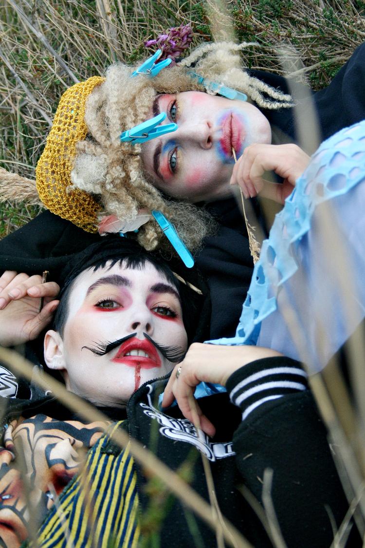 CocoRosie er  rykket vestpå til Seattle og har  tilsyneladende samlet små oversete musikstumper op på vejen hen over USA. PR-foto 