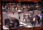 Bombebilen. Et foto fra et overvågningskamera viser bombebilen, en Nissan, køre ind på Times Square i New York. Billedet er offentliggjort af NYPD. 