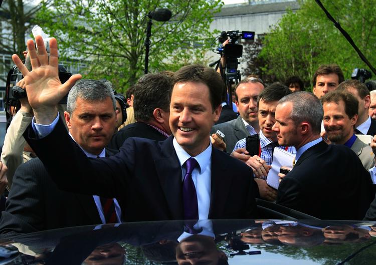 Tendens. Nick Clegg og Liberal Demokraternes popularitet markerer en generel fremgang hos midterpartier i Nordeuropa - selv i Danmark. 