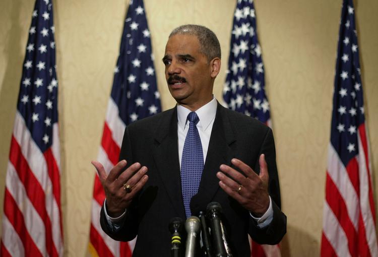 Terror. Justitsminister Eric Holder udtrykte sig i klare vendinger om den fejlslagne bimbome på Times Square. »Hensigten var at slå amerikanere ihjel« 