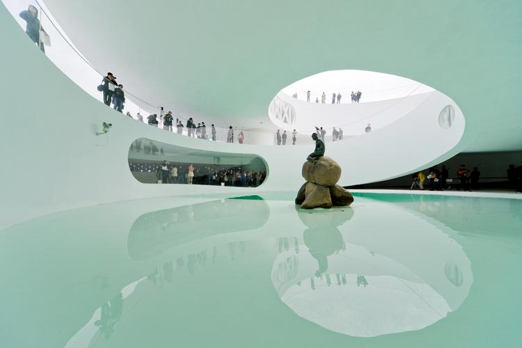 Ingeniørkunst. Arkitekten Bjarke Ingels og hans firma BIG står bag Danmarks pavillon i Shanghai. Rå, charmerende og ægte. Foto: Iwan Baan/www.Iwan.com 