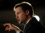 Nick Clegg vil gøre landet mere usikkert, mener forhenværende sikkerhedschefer om Liberaldemokraternes politik på blandt andet Afghanistan. 