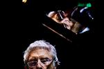 Amerikanske Randy Newman spiddede søndag aften sit  hjemland, Amerika, og ikke mindst sig selv. Foto: Lærke Posselt 