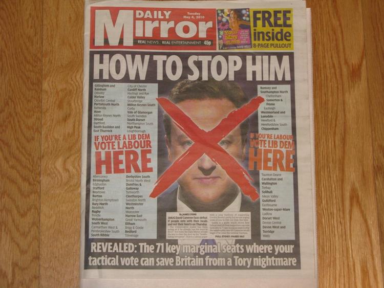 Labour-venlige The Mirror dedikerer dagens forside til en guide til, hvordan man skal stemme, hvis man vil holde De Konservative ude. 
