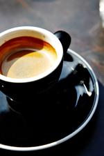 Gianni Frasi er taget fra Verona til Danmark for at bryge italienske espressoer til gæsterne på det nyåbnede Jazzhus Montmartre. Det koster 33 kr. at smage den. 