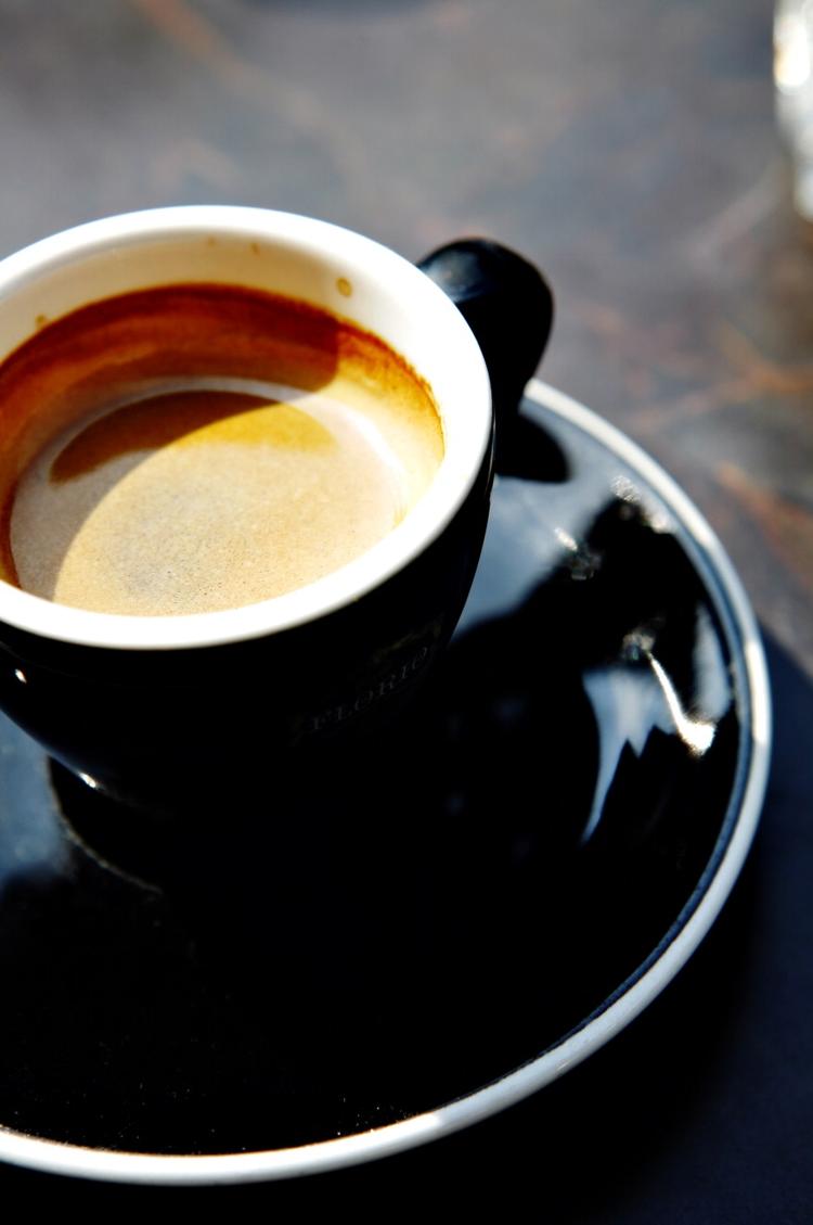 Gianni Frasi er taget fra Verona til Danmark for at bryge italienske espressoer til gæsterne på det nyåbnede Jazzhus Montmartre. Det koster 33 kr. at smage den. 